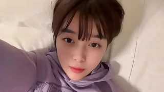 【自撮りオナニー】今日おか&bigcirc;さんいないから部屋で気軽におなにーできて嬉しかったです&period;&period;&period;